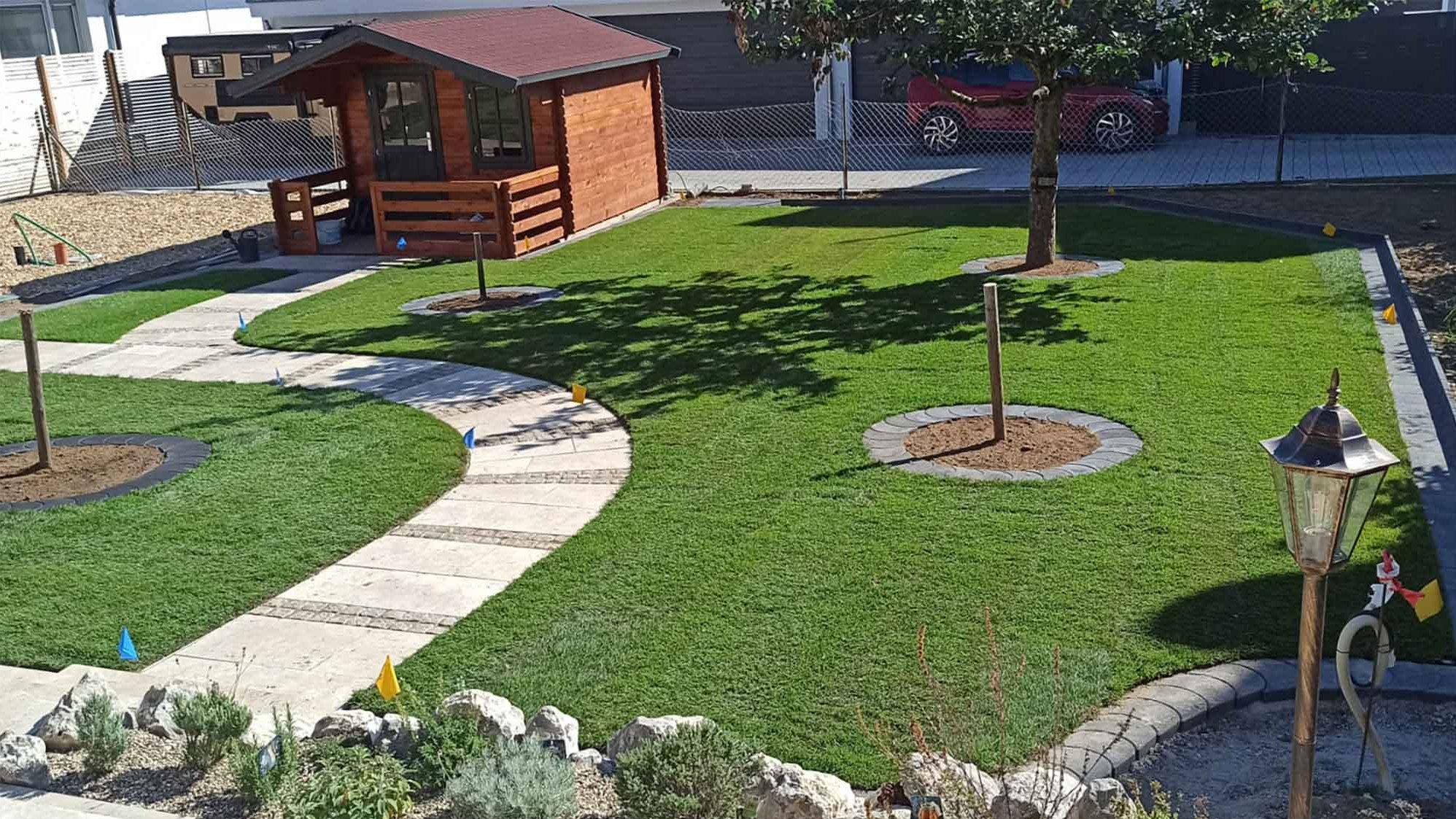 Fertig gestalteter Garten durch den Garten- und Landschaftsbau der Schiller Service GmbH