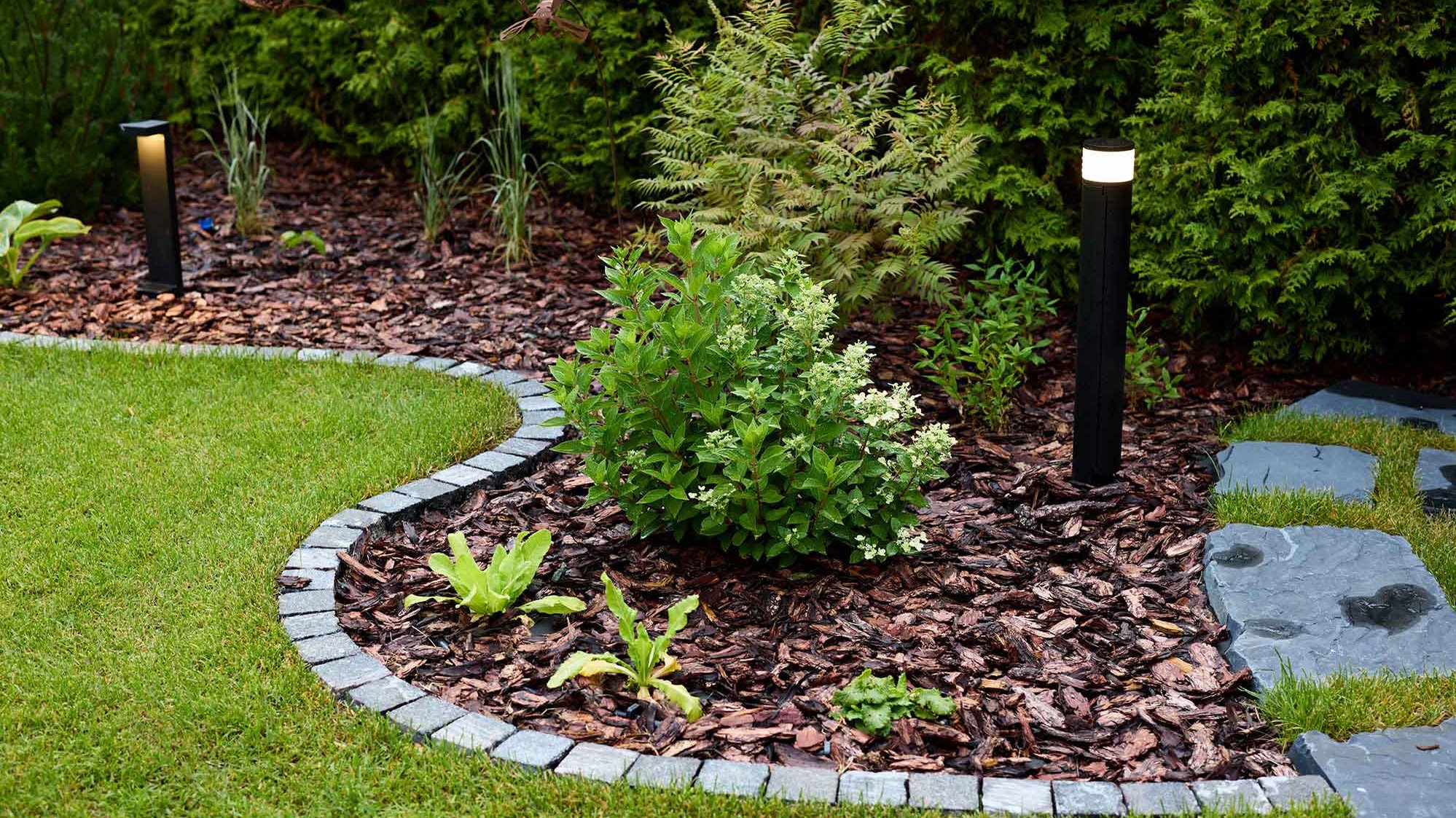 Gepflegter Garten mit viel Grün nach dem Garten und Landschaftsbau der Schiller Service GmbH