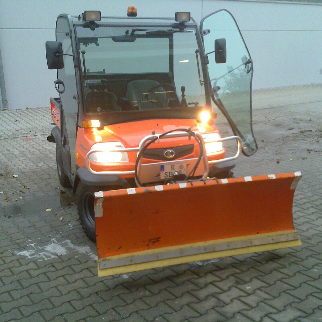 Professionelles Fahrzeug für Winterdienst im Raum Regensburg